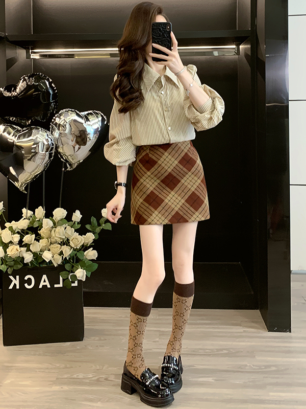 Women Fashion Online - ファッショナブルなチェック柄とストライプ柄の長袖シャツとショートスカートのツーピースセット、女性用、18～25歳、オンライン限定