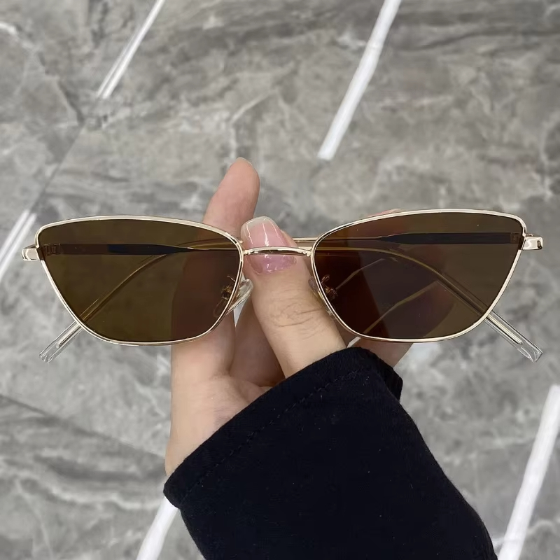 女性用ファッションキャットアイサングラス クラシックな反射防 - Women'S Fashion Eyeglass Frames のレビューと価格