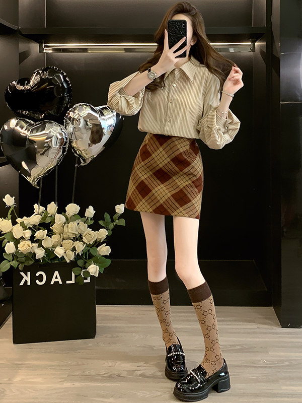 ファッショナブルなチェック柄とストライプ柄の長袖シャツとショ - Women Fashion Online のレビューと価格